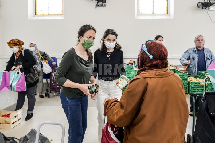 Coronavirus Covid-19, épicerie solidaire dans la paroisse Saint-Ambroise.