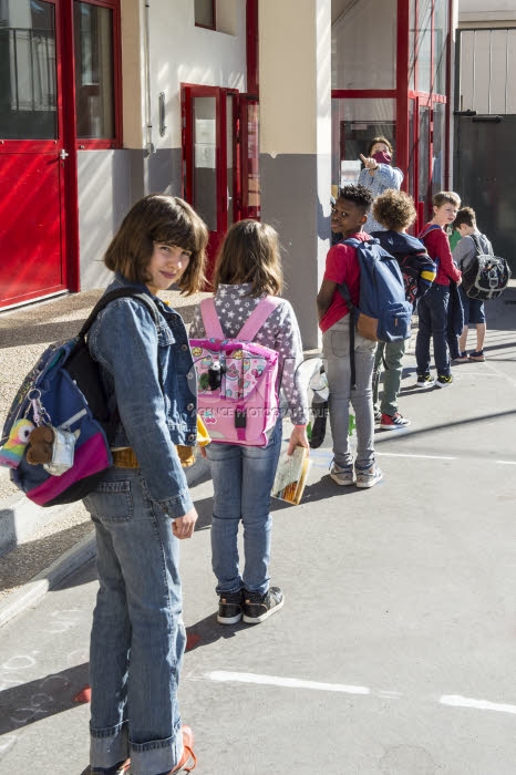 France, Covid-19, reprise des cours pour des élèves d'une classe de CE2.