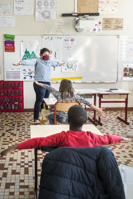 France, Covid-19, reprise des cours pour des élèves d'une classe de CE2.
