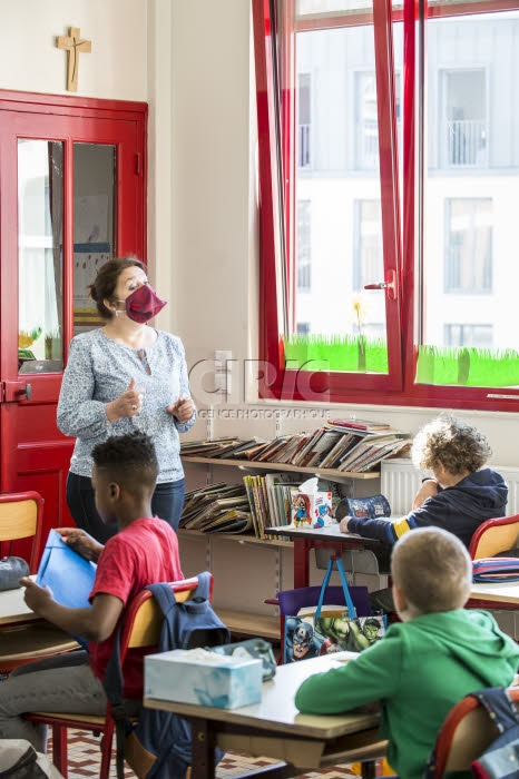 France, Covid-19, reprise des cours pour des élèves d'une classe de CE2.