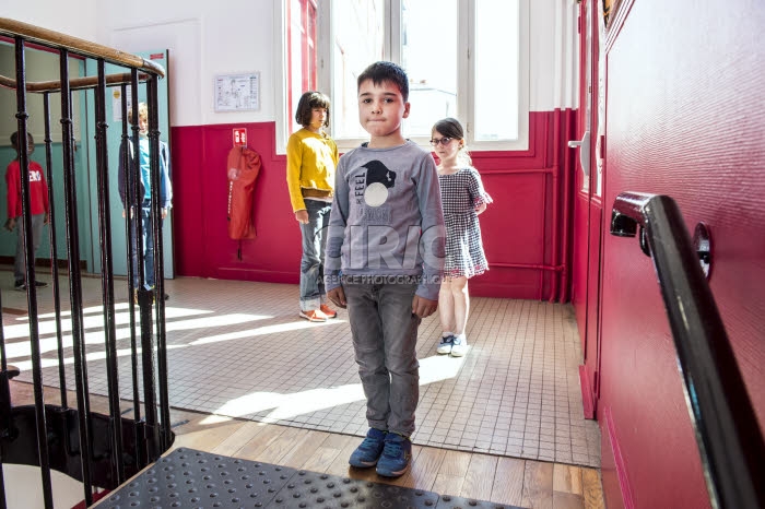 France, Covid-19, reprise des cours pour des élèves d'une classe de CE2.