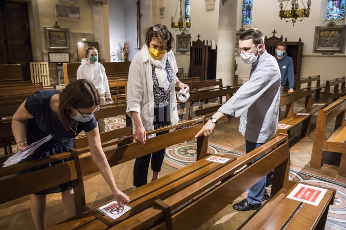 Coronavirus, aménagement de l’église suivant les mesures sanitaires.