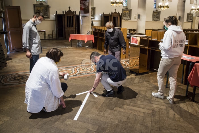 Coronavirus, aménagement de l’église suivant les mesures sanitaires.