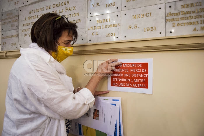 Coronavirus, aménagement de l’église suivant les mesures sanitaires.