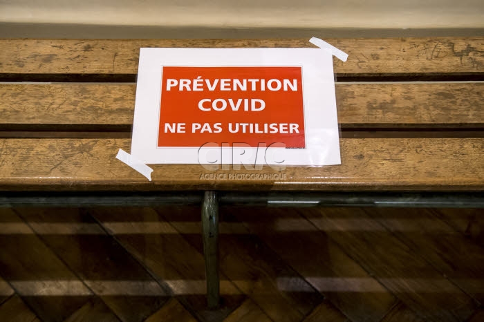 Coronavirus, aménagement de l’église suivant les mesures sanitaires.