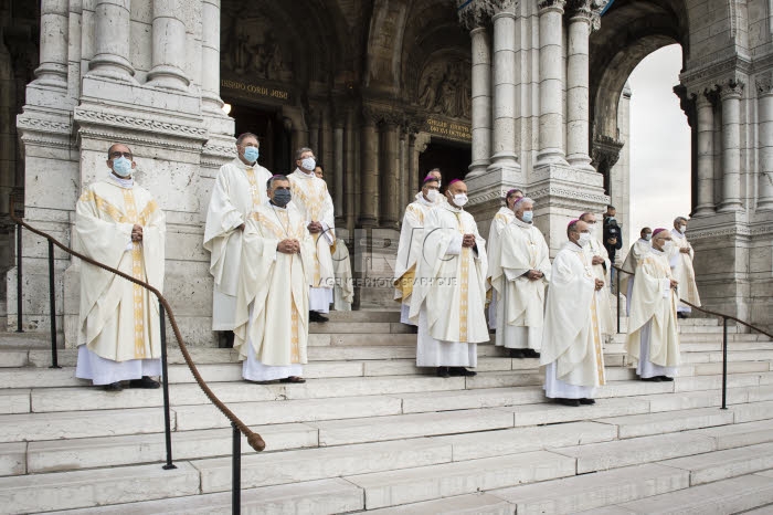 Covid 19, prière des évêques de France dans la basilique du Sacré Coeur.