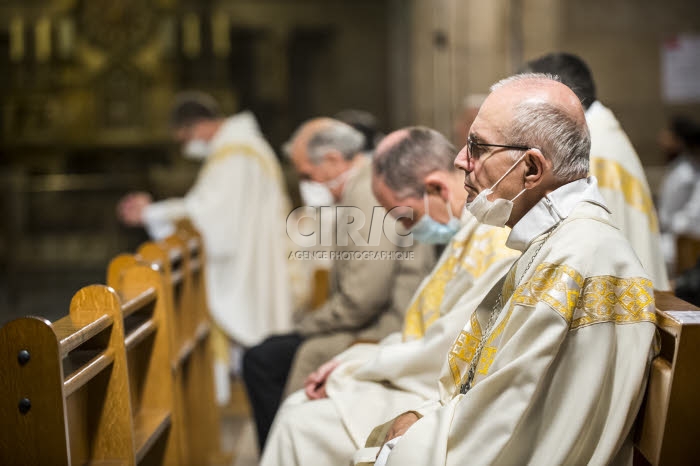 Covid 19, prière des évêques de France dans la basilique du Sacré Coeur.