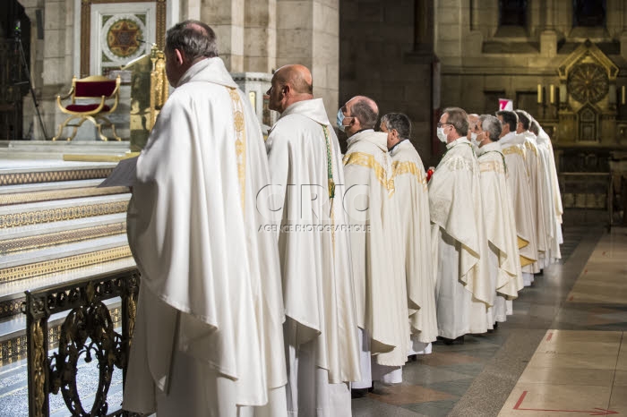 Covid 19, prière des évêques de France dans la basilique du Sacré Coeur.