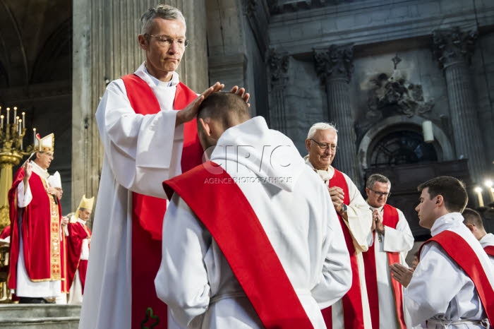 Ordinations sacerdotales, imposition des mains.