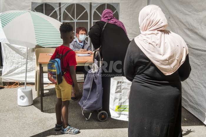 Distribution alimentaire au mois d'août par l'association ASA.