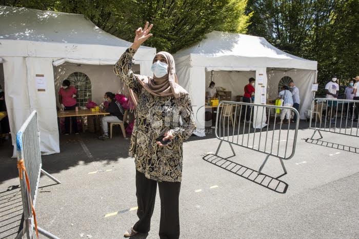 Distribution alimentaire au mois d'août par l'association ASA.