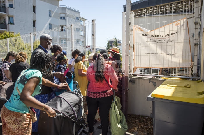 Distribution alimentaire au mois d'août par l'association ASA.