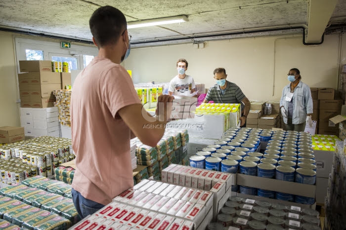 Distribution alimentaire au mois d'août par l'association ASA.