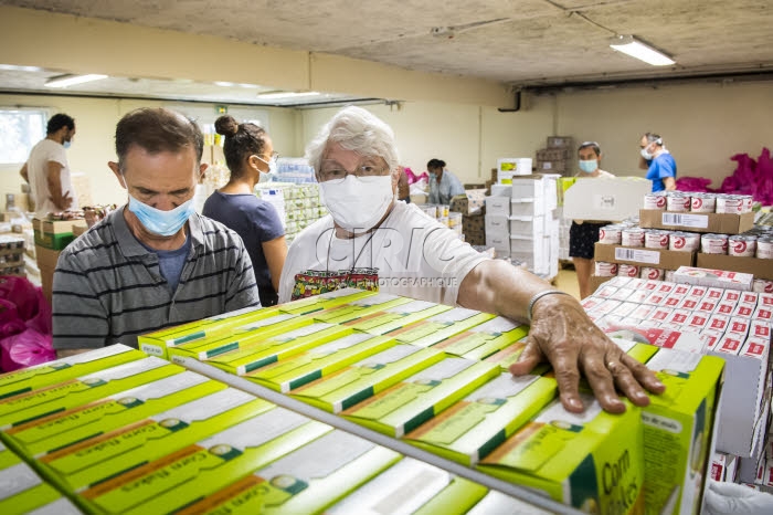 Distribution alimentaire au mois d'août par l'association ASA.