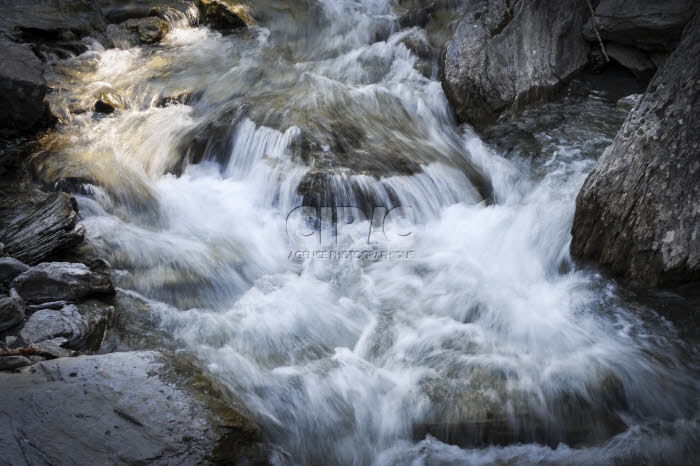 Torrent en montagne.