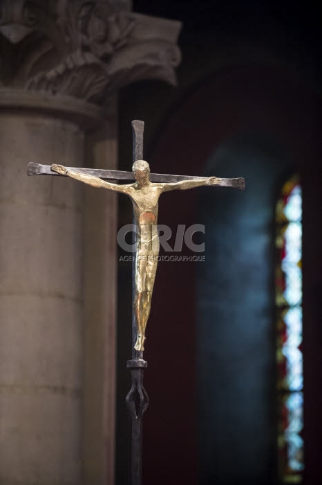 Christ en croix dans l'église Notre-Dame-de-la-Gare à Paris.