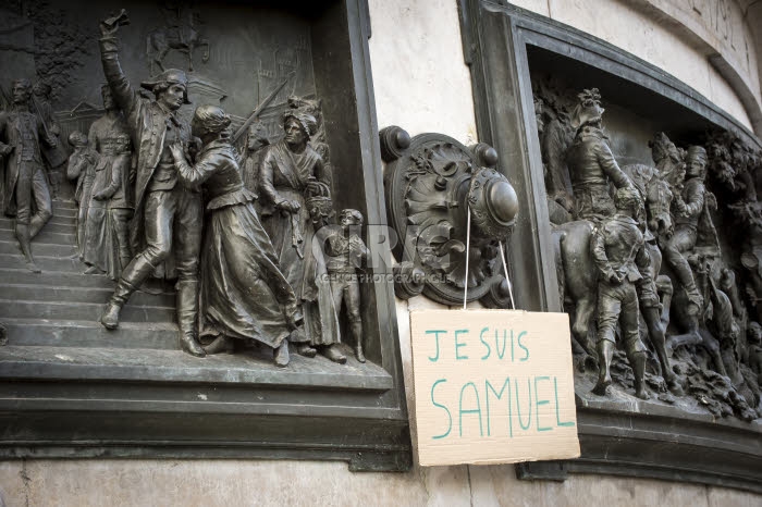 Paris, hommage à Samuel PATY, professeur assassiné par un terroriste.