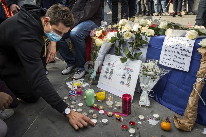 Paris, hommage à Samuel PATY, professeur assassiné par un terroriste.