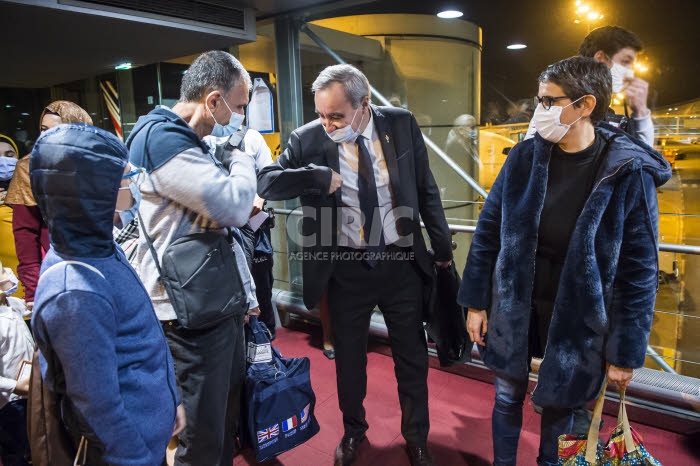 Arrivée en France de réfugiés, via les “couloirs humanitaires".