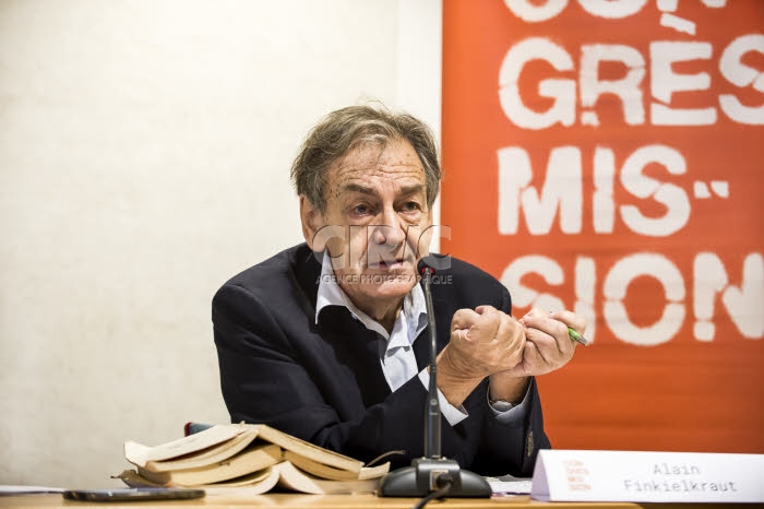 Alain FINKIELKRAUT, lors du débat "Peut-on vivre sans Dieu ?".