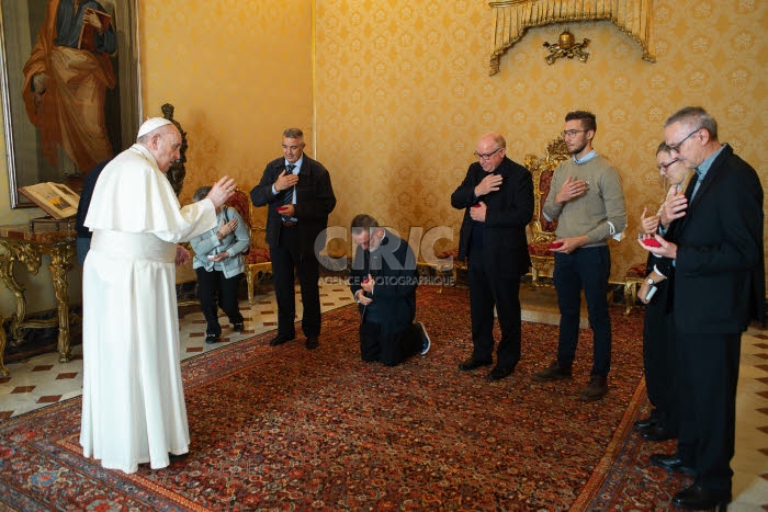 Le Pape reçoit le P. Pierluigi MACCALLI, missionnaire, ancien otage au Niger.
